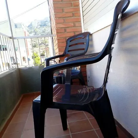 Three Bedroom Flat 10 Min Away From The Sea 아파트