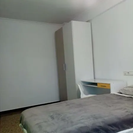아파트 Three Bedroom Flat 10 Min Away From The Sea *