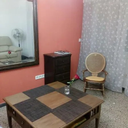 아파트 Three Bedroom Flat 10 Min Away From The Sea *